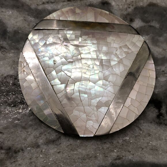 Pendant Necklace MOP Mother of Pearl Abalone with SilverTone ‘Triangle’ Shape - Picture 1 of 7